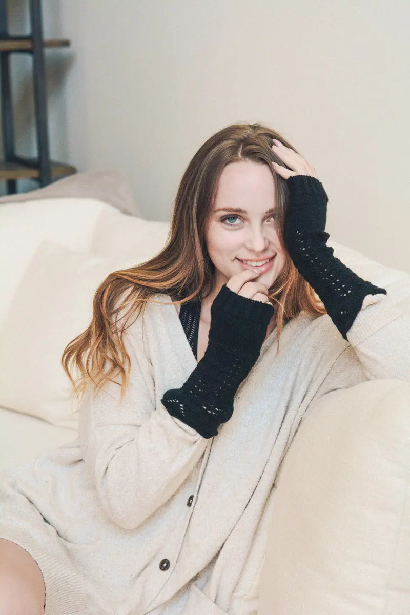 Texting-Friendly Arm Warmers – Trendy Winter Essentials ❄️📱