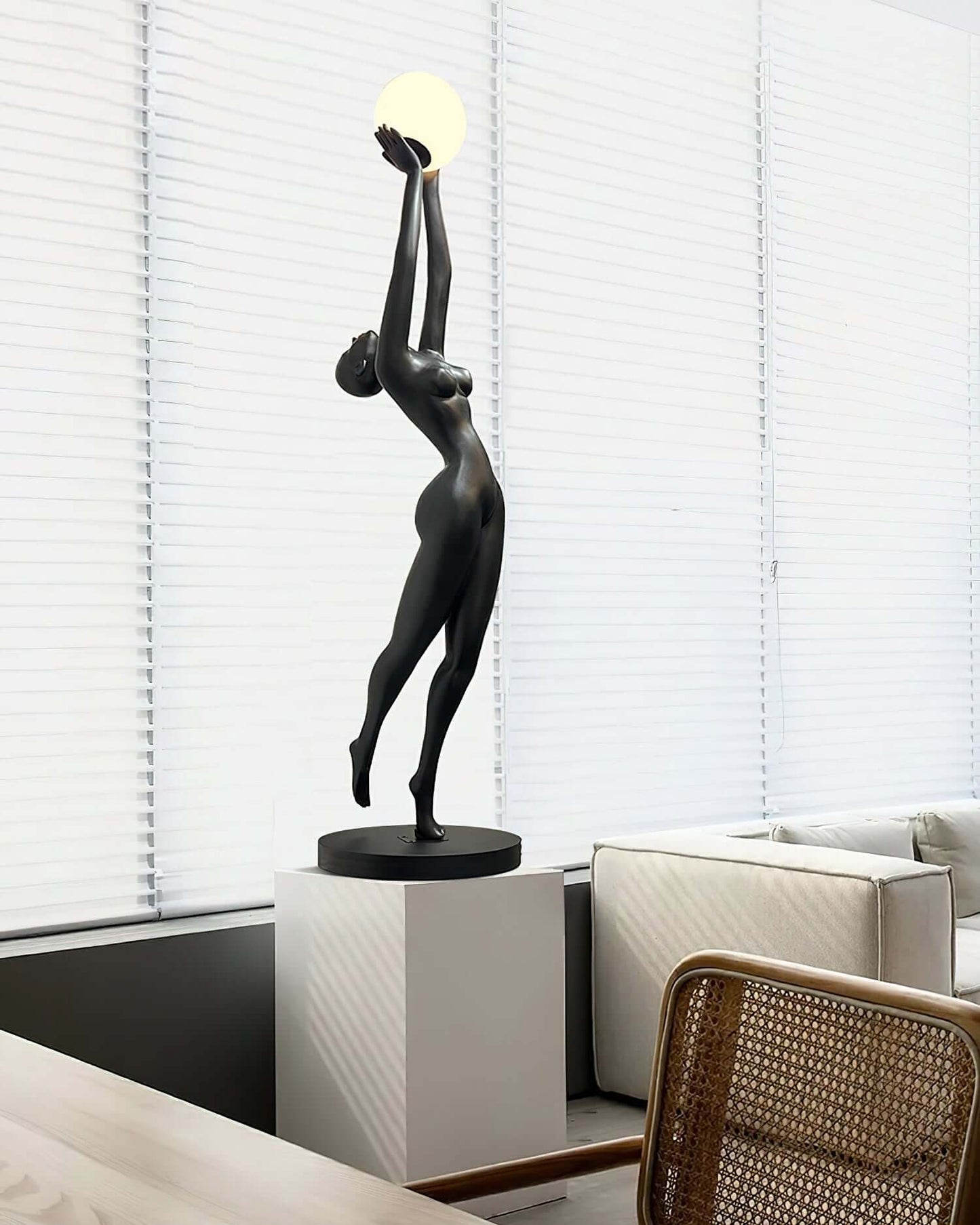 Tovlia Sculpture Table Lamp