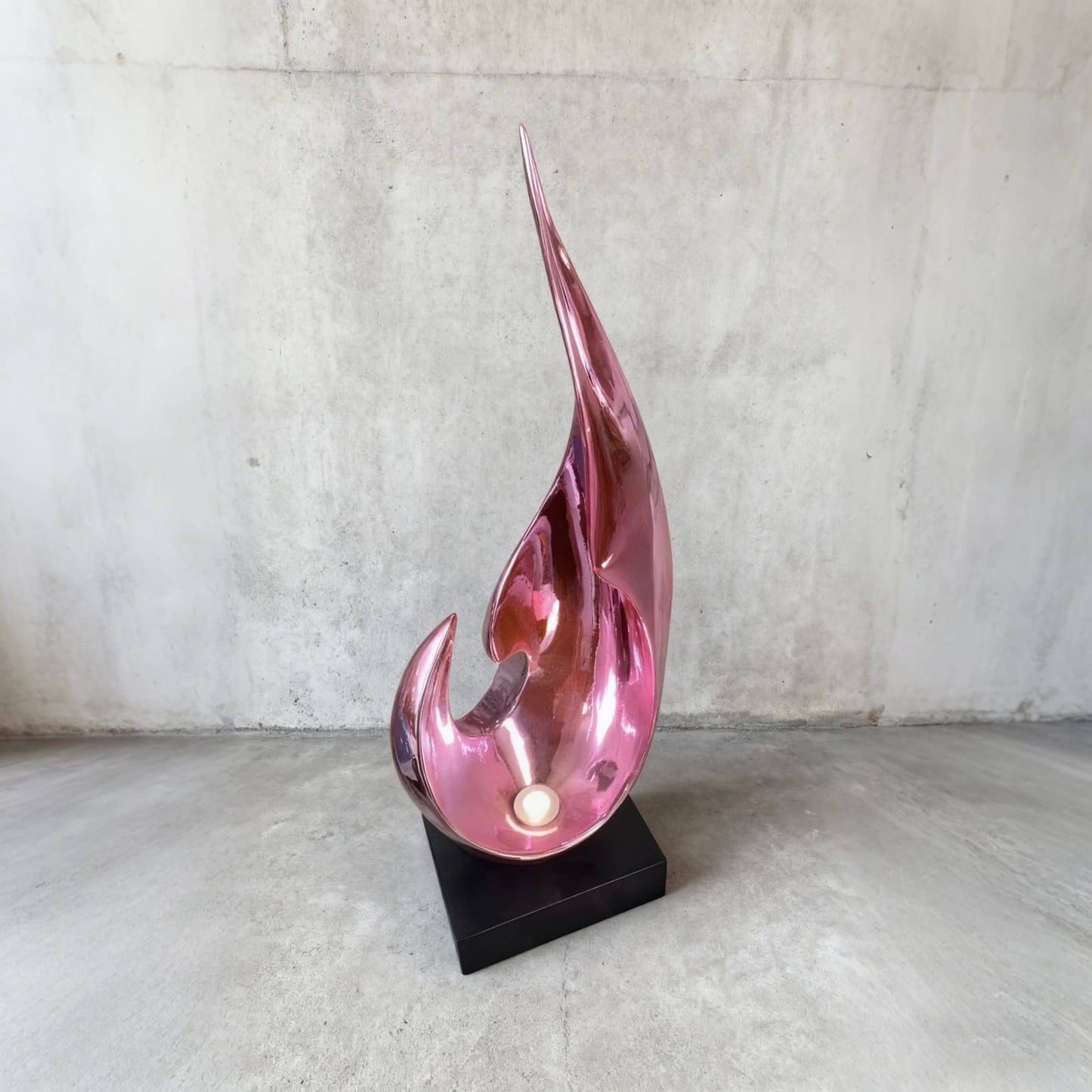 Xalvion Sculpture Table Lamp